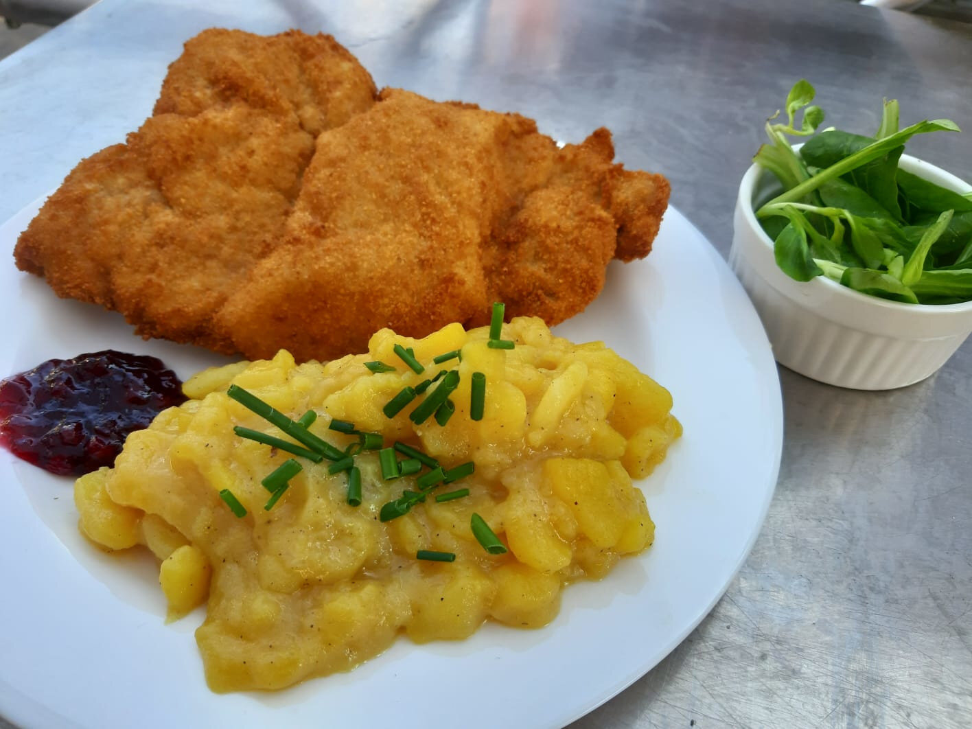 Schnitzel mit Kartoffelsalat